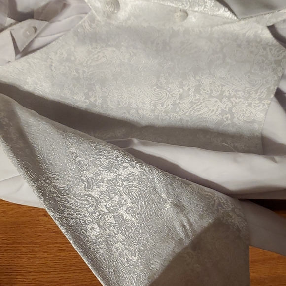 Tuxedo/Suit, boys size 5, white, Bautizo/Baptism - Picture 4 of 5